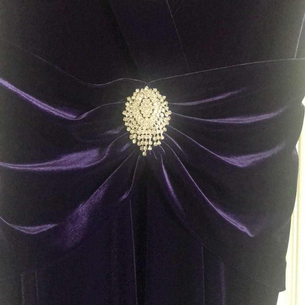 Formal Dress - Picture 3 of 4
